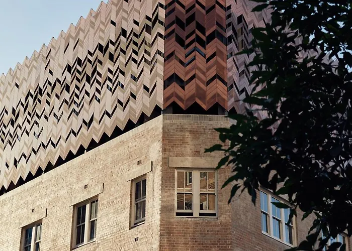Paramount House Hotel
